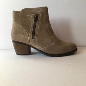 Earth Suede Water Resistant Ankle Boots, Dark Taupe, Size 8M, New with Box